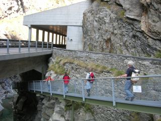 Ueber Stege unter Brücken