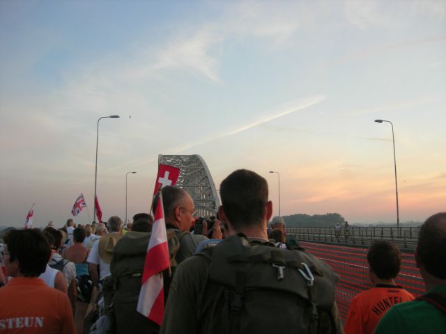 Zur Waalbrücke