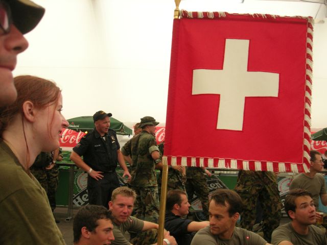 Zuschauer im Bierzelt