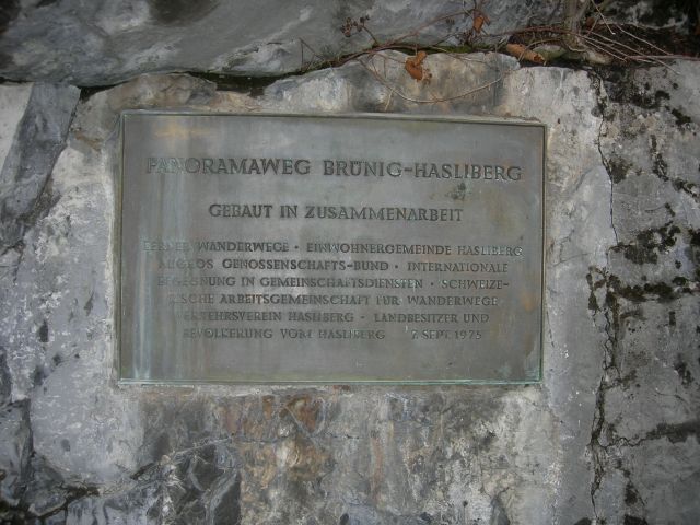 Brünigpass, Plakette am Anfang des Panoramawegs